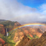彩虹在于峡谷在考艾岛,夏威夷